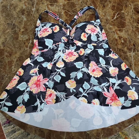 KNOT PUSH-UP WIRELESS TANKINI TOP - Picture 1 of 2